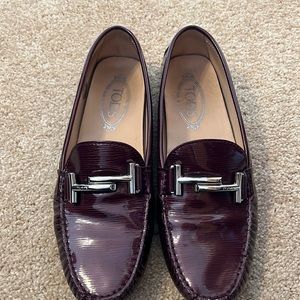 Tods double T gimmick patent leather driving shoes